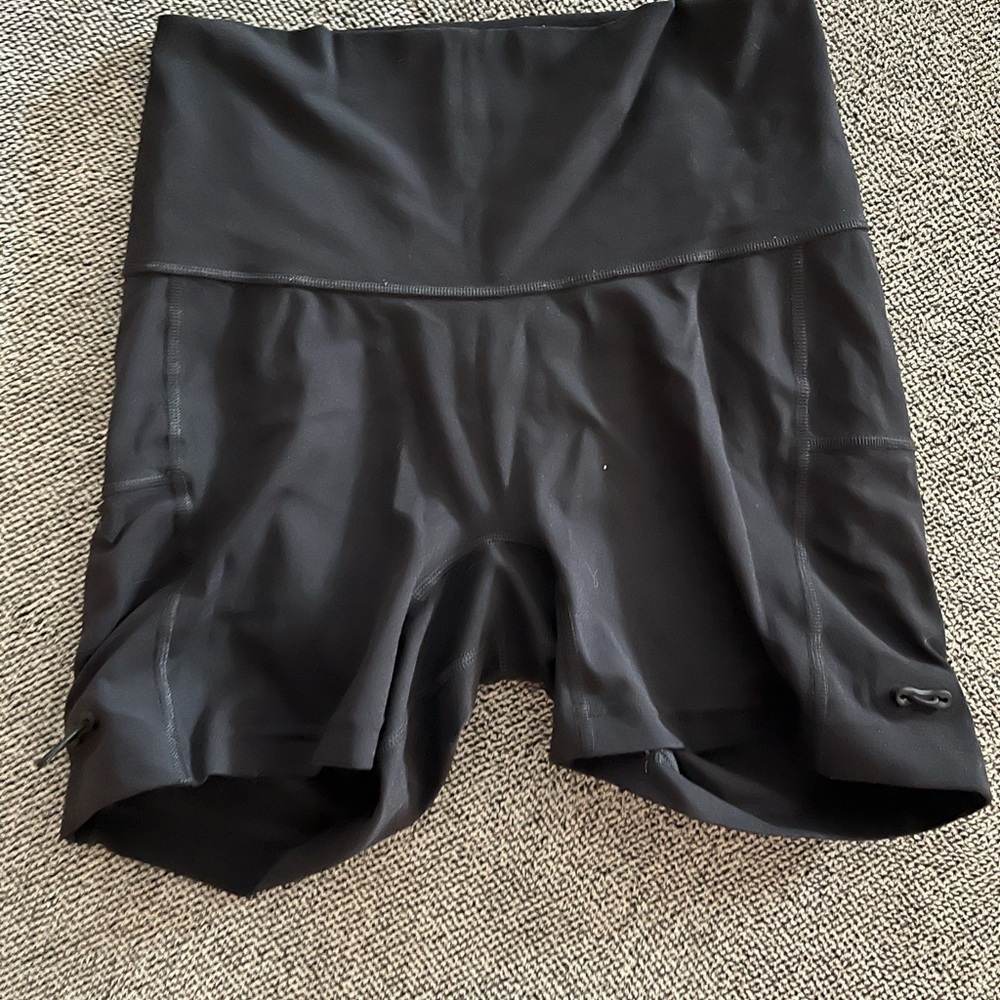 Gymshark Black Legacy Shorts - Picture 6 of 7